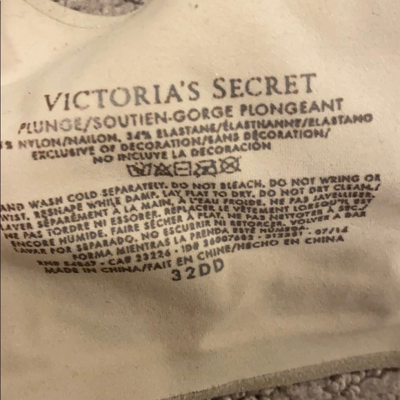 Victoria’s Secret plunge bra 32DD - Picture 5 of 8